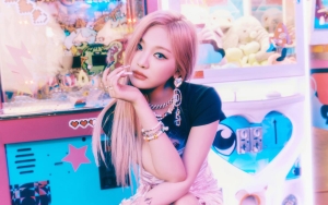 Luar Kamera Berani, Outfit Ningning aespa di Teaser 'Girls' Dibuat Lebih Tertutup dari Aslinya Lagi