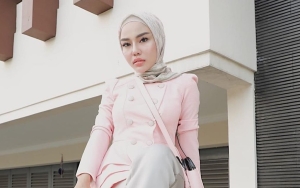 Foto Medina Zein Pakai Baju Tahanan Bertebaran, Makeup Hingga Wajah Glowing On Point Bikin Salfok