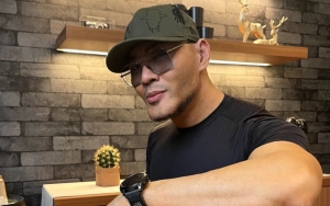 Deddy Corbuzier Bikin Merinding Pamer Penampakan Wanita Misterius, Faktanya Bikin Tercengang