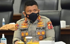 Tak Kunjung Muncul ke Publik, Ini Momen Irjen Ferdy Sambo Menangis di Pundak Kapolda Metro Jaya