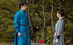Lee Jae Wook Peluk Jung So Min Jelang Acara Besar, Tim 'Alchemy of Souls' Bocorkan Baper Makin Dalam