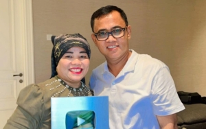 Usai Marah Besar Gegara Doddy Sudrajat, Haji Faisal Cium Oma Dewi Sambil Asyik Joget Bareng
