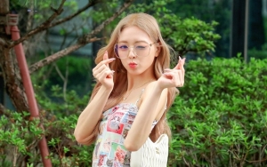 Visual Makin Cantik, YouTube Sojang Tuding Yuna ITZY Pakai Bantalan Pinggul
