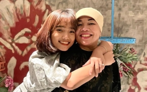 Dandanan Unik Mama Fuji Jadi Gunjingan, Model Hijab Hingga Warna Saling Tabrak Disorot