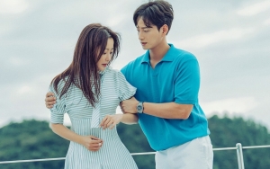 Perilaku Kim Hee Sun di Lokasi 'Remarriage and Desires' Bikin Lee Hyun Wook Terkejut, Kenapa?