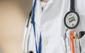 Kandidat Dewan Sekolah di Florida Suarakan Hukuman Mati untuk Dokter yang Bantu Anak Transgender