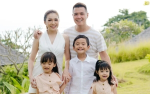 Di Balik Indahnya Foto Keluarga, Maya Septha Ungkap Soal Kenyataan Tak Enaknya Punya Banyak Anak