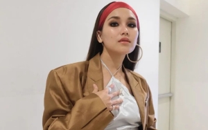 Dandan Kasual, Ayu Ting Ting Seru-seruan Nonton Fanmeeting Cha Eunwoo Bareng Kesayangan