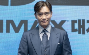 Cara Lee Byung Hun Gambarkan Fobia Karakternya di 'Emergency Declaration' Sungguh Alami, Kenapa?