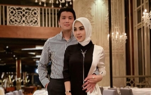 Syahrini Pamerkan Kesibukan Suami, Gelagat Reino Barrack Malah Picu Kecurigaan Ini
