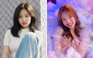 Ada Jennie BLACKPINK dan Nayeon TWICE, 12 Potret Idol Cewek Kenakan Outfit Sama Namun Vibe Beda