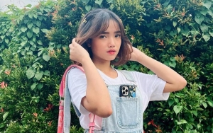 Kerap Jadi Sorotan, Penampilan Beda Fuji Kenakan Dress Pink Disebut Manglingi