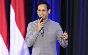 Muncul Desakan Agar Nadiem Makarim Sanksi Sekolah Negeri yang Paksa Siswi Pakai Jilbab