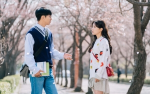 Reuni, Lee Seung Gi-Lee Se Young Tampak Malu-Malu Syuting Hari Pertama 'Love According to Law'
