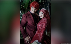  Jarang Tersorot, 7 Potret Pesulap Merah Romantis Bareng Sang Istri Cantik