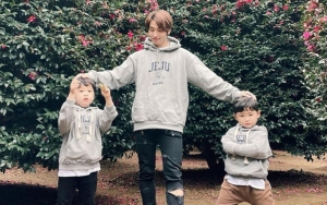 7 Potret Gemas Sangyeon The Boyz Dengan Sang Keponakan, Disorot Usai Bagikan Permen di Konser Grup