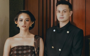 Jesse Choi Terpana, Adik Maudy Ayunda dan Calon Suami Serba Merah di Foto Prewedding Kedua