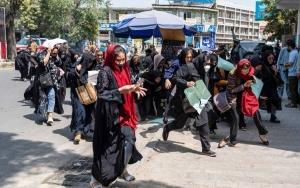 Taliban Bubarkan Aksi Protes Wanita di Afghanistan Dengan Kasar, Layangkan Pukulan Hingga Tembakan