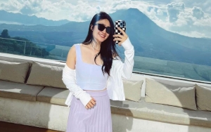 Outfit Kece Febby Rastanty Saat Hiking Ini Bisa Jadi Inspirasi