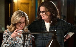 Elizabeth Banks Gabung dengan Jaringan Aborsi Bawah Tanah Sigourney Weaver di Trailer 'Call Jane'
