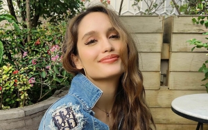 Cinta Laura Akui Terpaksa Posting Foto di Instagram, Hasilnya Malah Bikin Klepek-klepek