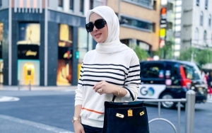 Usai Ungu, Syahrini Kembali Pamer Hadiah Baju Warna Ini dari Sang Mertua Dipuji Cocok?