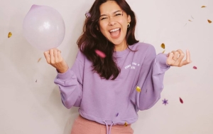 Nana Mirdad Pose Cantik di Bawah Matahari, Caption Soal Awan Bikin Salfok