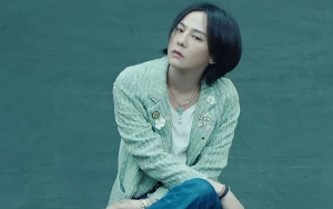 Sedang Asyik Merokok, G-Dragon Terlihat Ramah Diajak Selfie 2 BJ Seksi AfreecaTV 