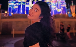 Febby Rastanty Gendong Balita, Outfit Kembaran Ini Sukses Bikin Gemas