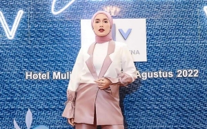 Tampil Beda, Ussy Sulistiawaty Disebut Cocok Saat Pamer Kenakan Hijab?