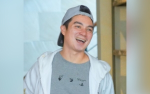 Baim Wong Akhirnya Bertemu Ibu Guru SD Yang Viral Usai Bersihkan Rambut Penuh Kutu Siswanya