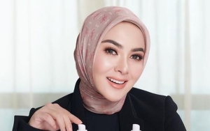 Disebut Wanita Tanpa Pori-Pori, Syahrini Malu-Malu?