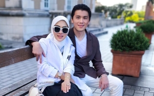 Syahrini Auto ‘Hempas’ Gelang dengan Desain Unik Usai ‘Disentil’ Reino Barack Begini 