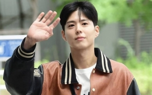 Heboh Pria Misterius Diduga Kuat Park Bo Gum usai Terciduk Ada di Kampus