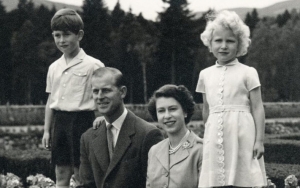 Pangeran Charles, Putra Pertama Lahir Setahun Kemudian 