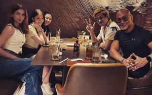 Deddy Corbuzier Pamer Foto Bareng Ortu Nada Tarina Putri, Pesan Ini Bikin Salfok