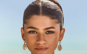 Zendaya Tampil Memukau Berbalut Dress Hitam Di Emmy Awards 2022, Nama Tom Holland Terseret