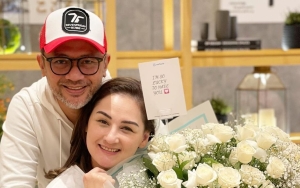 Mona Ratuliu Rayakan 20 Tahun Menikah Dengan Indra Brasco: Rasanya Kok Cepet Banget Punya 5 Anak