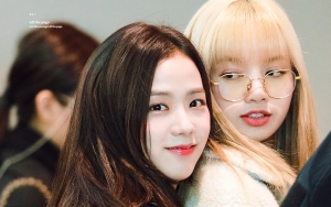 Baik Hati, Gemasnya Lisa dan Jisoo BLACKPINK Gantian Lakukan Hal Manis Ini di Bandara