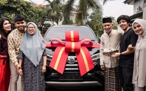 Cucu Kesayangan, Atta Halilintar Rela Bayar Mahal Untuk Hadiahi Kakek-Neneknya Mobil Mewah