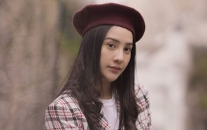Pakai Atasan Terbuka, Anya Geraldine Biarkan Kulit Mulus Terpapar Matahari Justru Kian Mempesona?
