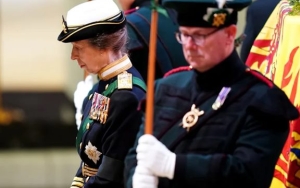Princess Anne Membuat Sejarah Ikut Vigil Di Samping Peti Ratu Elizabeth II