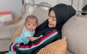 Belum 2 Bulan, Ria Ricis Pamerkan Video Baby Moana Latihan Menyelam