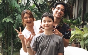 Tamara Bleszynski Bagikan Momen Tidur Ditemani Kedua Buah Hati, Captionnya Bikin Haru