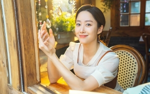 Jeon Hye Bin Seksi Abis Pemotretan Maternity di Pantai Bareng Suami