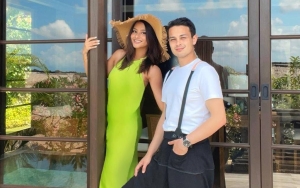 Nangkring, Gaya Adik Ipar Maudy Ayunda Baca Buku Saat Honeymoon Bak Supermodel