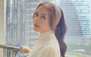 Prilly Latuconsina 'Digeruduk' Mahasiswa Saat Ngajar di UGM, Penampilan Mirip Dosen Asli