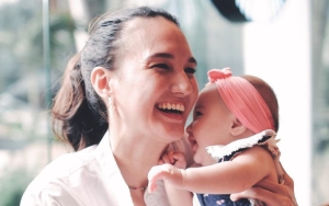 Nadine Chandrawinata Abadikan Sebuah Momen Indah Saat Baby Djiwa Perdana Ketemu Banyak Orang
