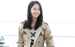 Penampilan Yoona SNSD Berponi di Bandara Menuju Paris Jadi Hot Topik