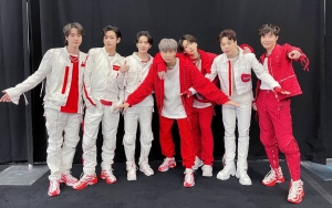 BTS Foto Bareng Bayi Manajer, Ekspresi Jungkook Bikin Salfok